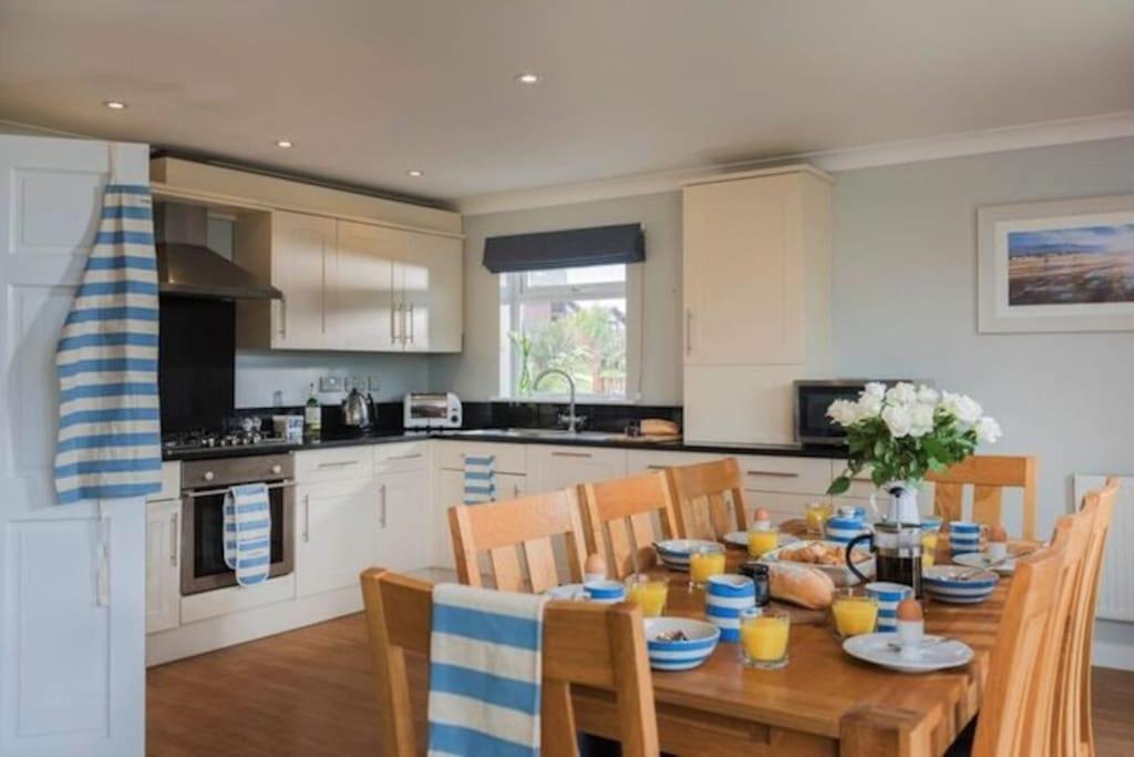 Retallack Resort 4 Bedroom Lodge - Hot Tub For Hire On Request -Pool & Spa Padstow Eksteriør bilde